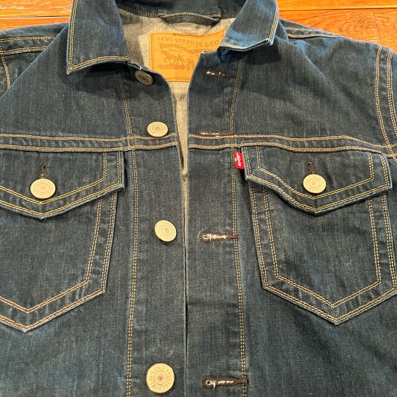 Ladies Levi’s Denim Jacket Size Medium - Picture 2 of 8